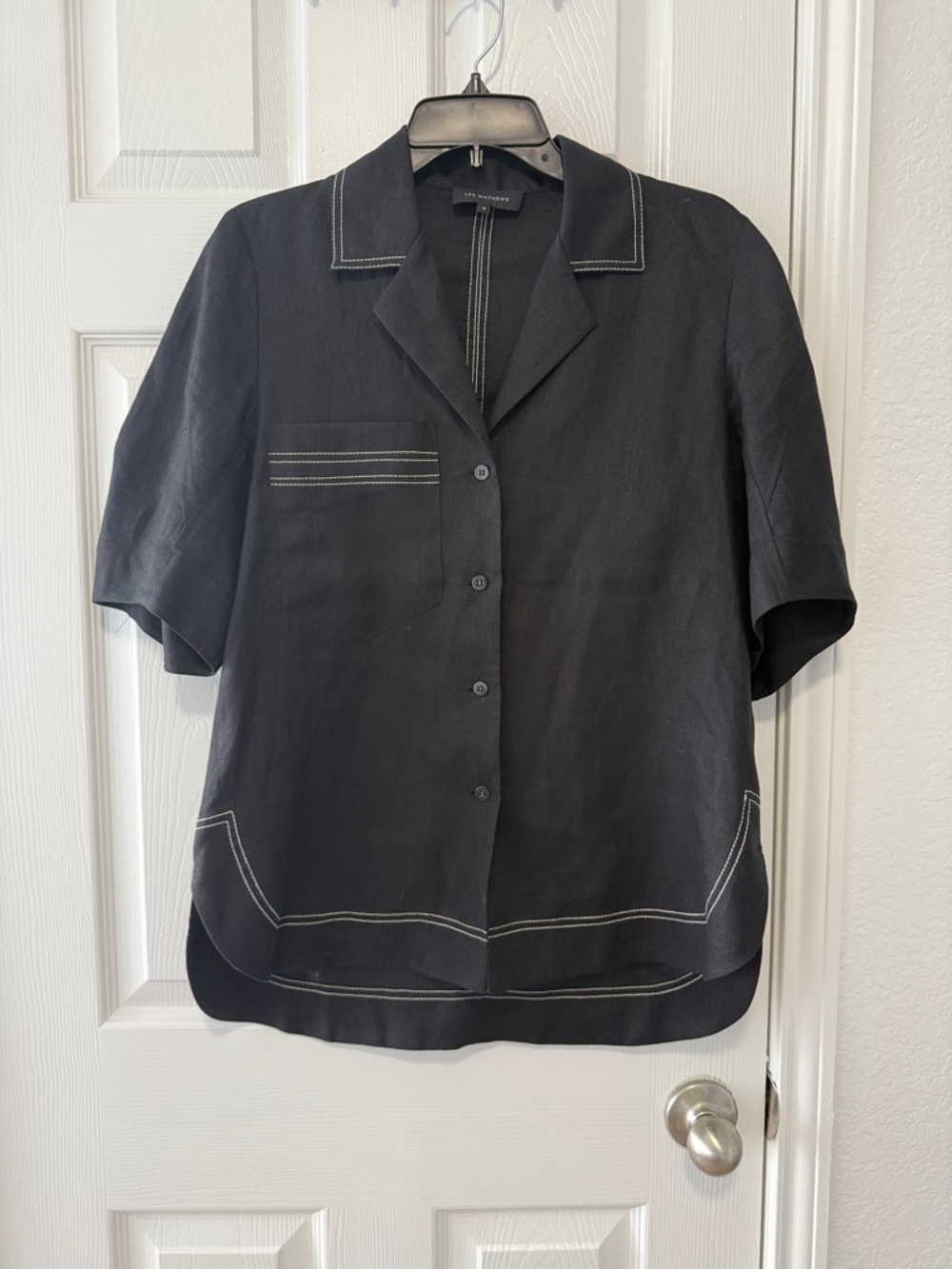 EUC LEE MATHEWS 100% LINEN BLACK HIGH-LOW BUTTON DOWN BLOUSE US SIZE 8
